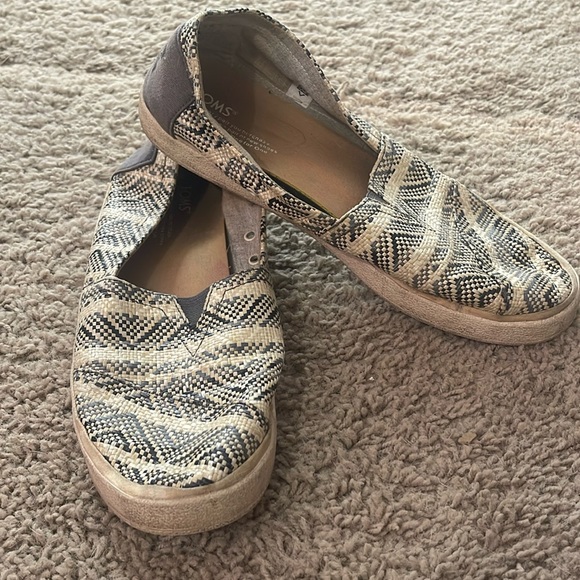Womens Toms Slip On’s sz10 - Picture 2 of 3